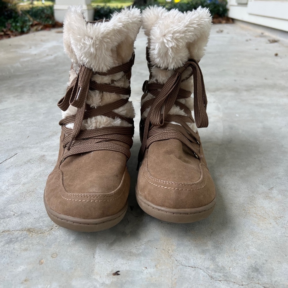 ✨ G by Guess “Ryla” Faux Fur Lace-Up Boots – Women’s Size 11 ✨